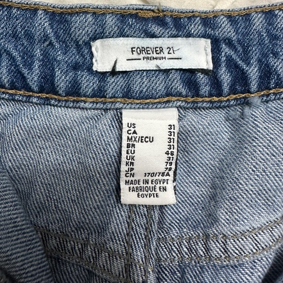 RETRO HIGH RISE JEAN SHORT - Picture 2 of 3